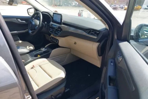 Ford Escape cena 47500 przebieg: 42721, rok produkcji 2022 z Międzylesie małe 37